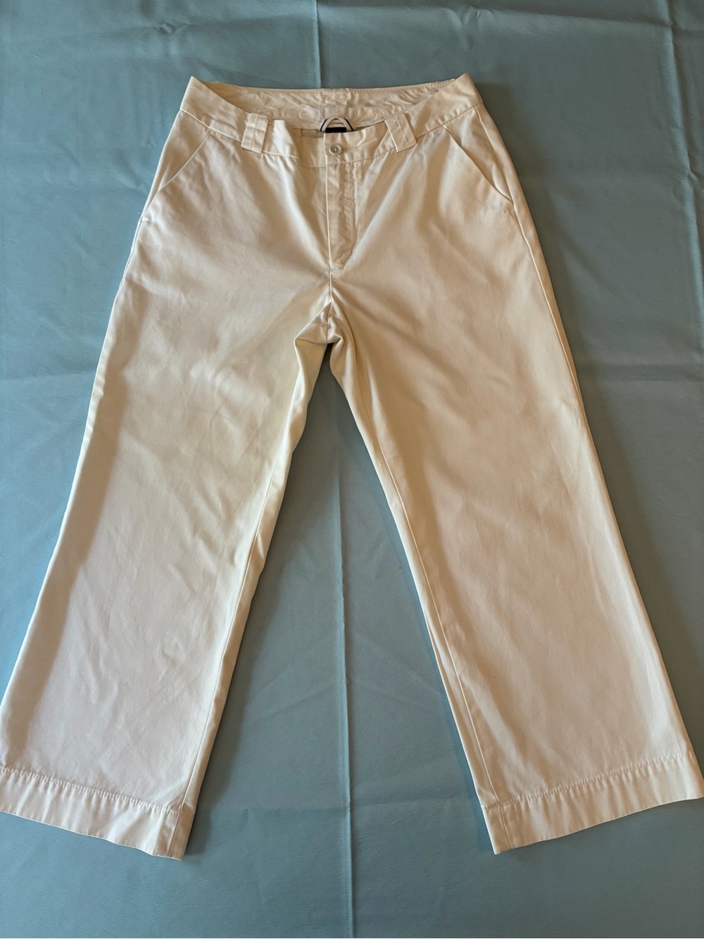 Women’s Classic Straight Chino Capri Pants in White